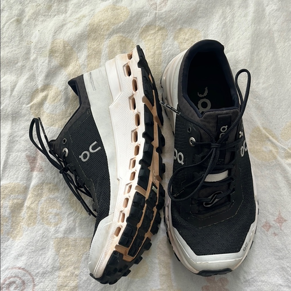 On Running Athletic Shoes - Black and Gray